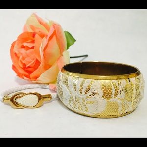 Charming Charlie White And Gold Bracelet Lot